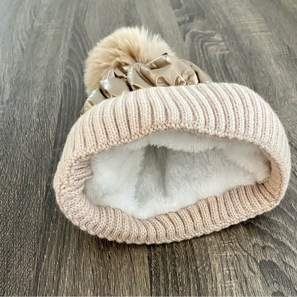 Pilipala warm soft boutique Pom Pom Gold Beanie Hat nwt new ski winter trendy - Picture 4 of 4